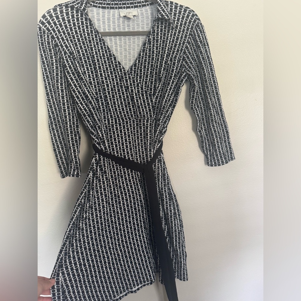 Ann Taylor LOFT Black White Geometric Tie Waist wrap Dress womens size 2